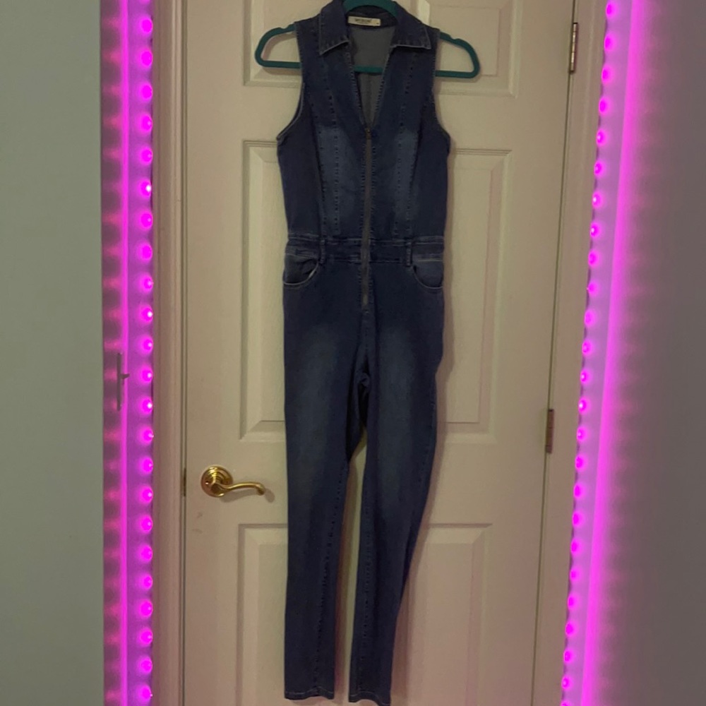MEBON Jean jumpsuit with gold zipper size medium👖
